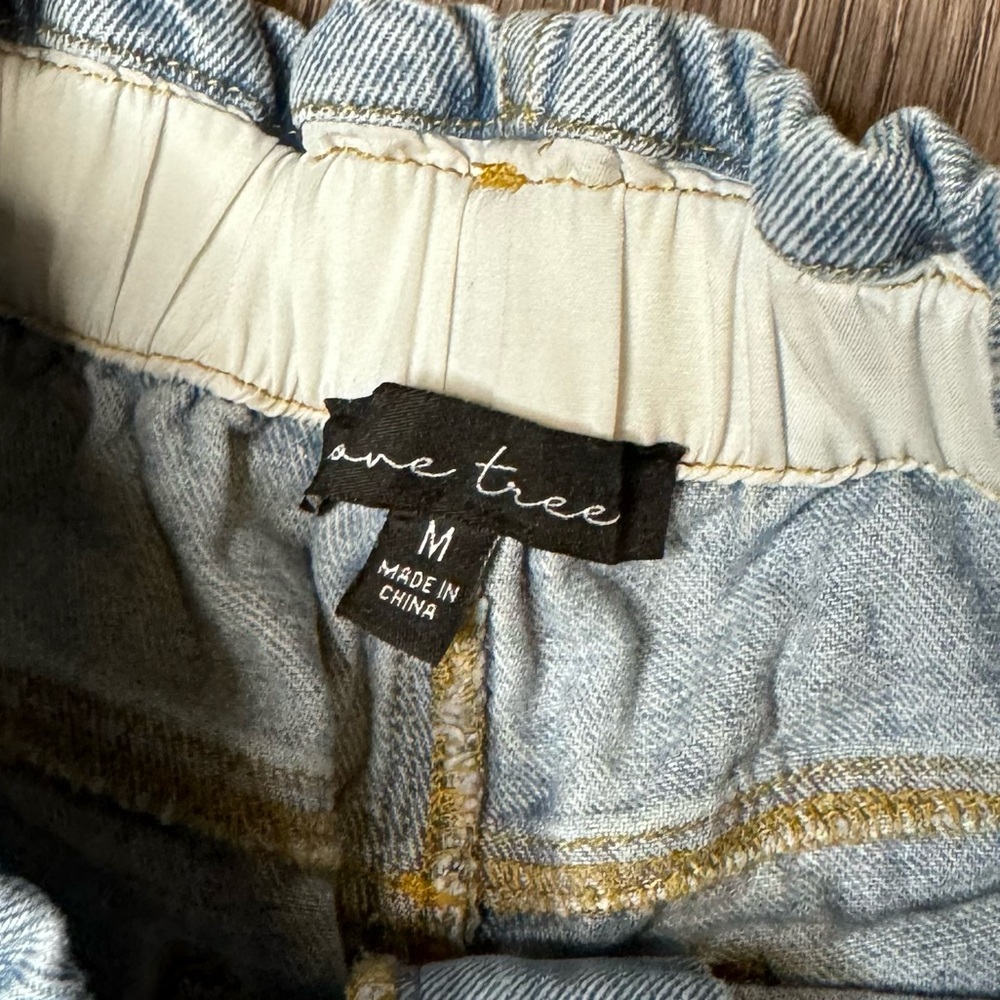 Love tree denim/ jean shorts- size medium - Picture 2 of 3